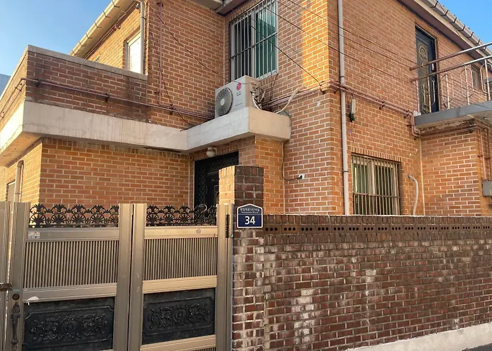 Apartment Friendshouse For Family Trip, 4rooms - 9mins From Stn *