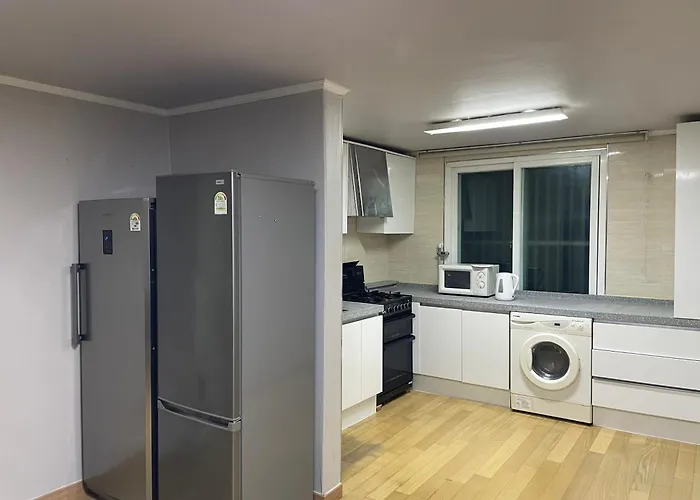 Apartment Friendshouse For Family Trip, 4rooms - 9mins From Stn