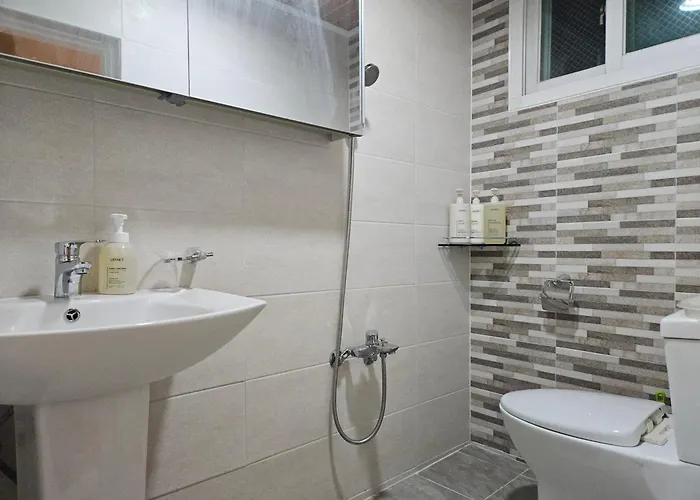 Friendshouse For Family Trip, 4rooms - 9mins From Stn Apartment *