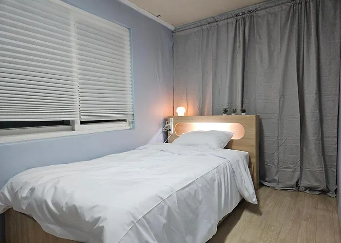 Friendshouse For Family Trip, 4rooms - 9mins From Stn Apartment *